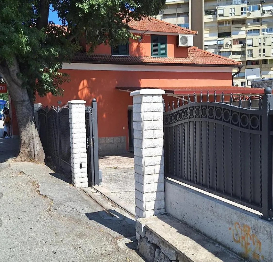 Studio Trstenik With Private Parking Space Split
