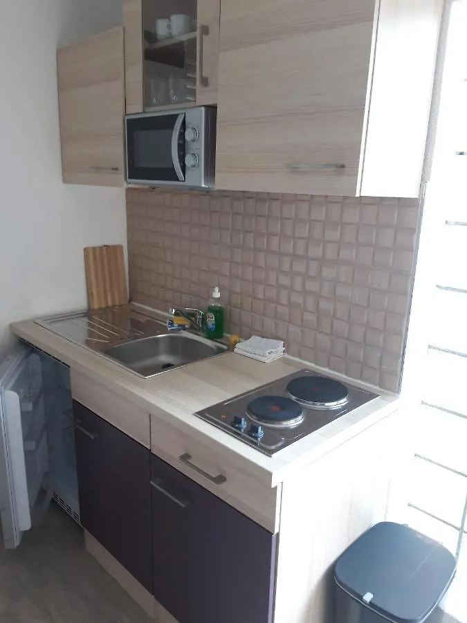 شقة Studio Trstenik With Private Parking Space سبليت كرواتيا