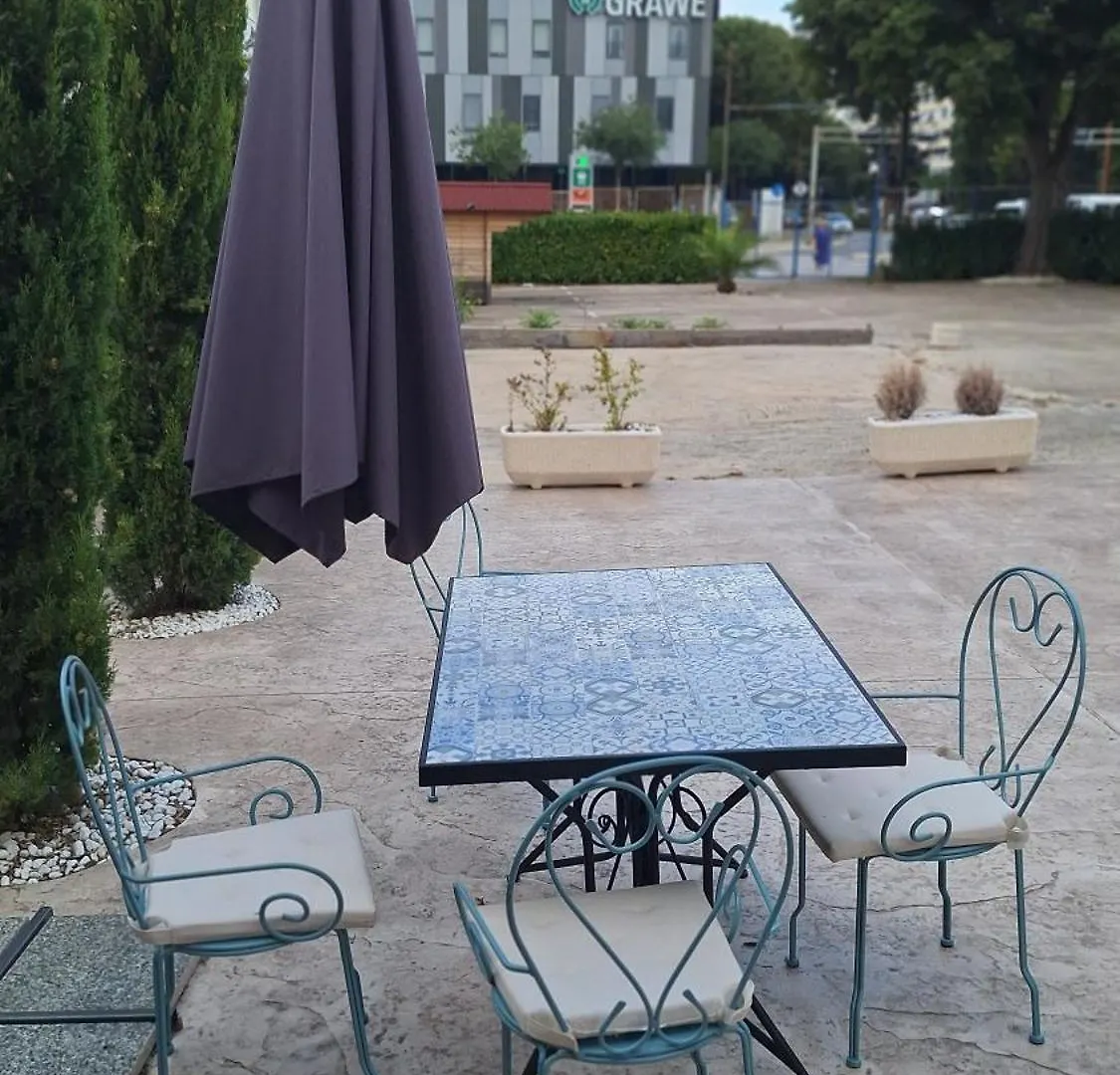 شقة Studio Trstenik With Private Parking Space سبليت كرواتيا